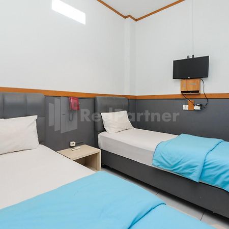 Ian Hotel Jaksa Mitra Reddoorz Джакарта Екстер'єр фото