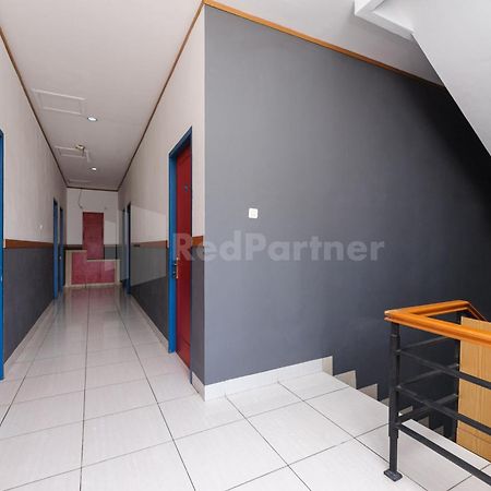 Ian Hotel Jaksa Mitra Reddoorz Джакарта Екстер'єр фото
