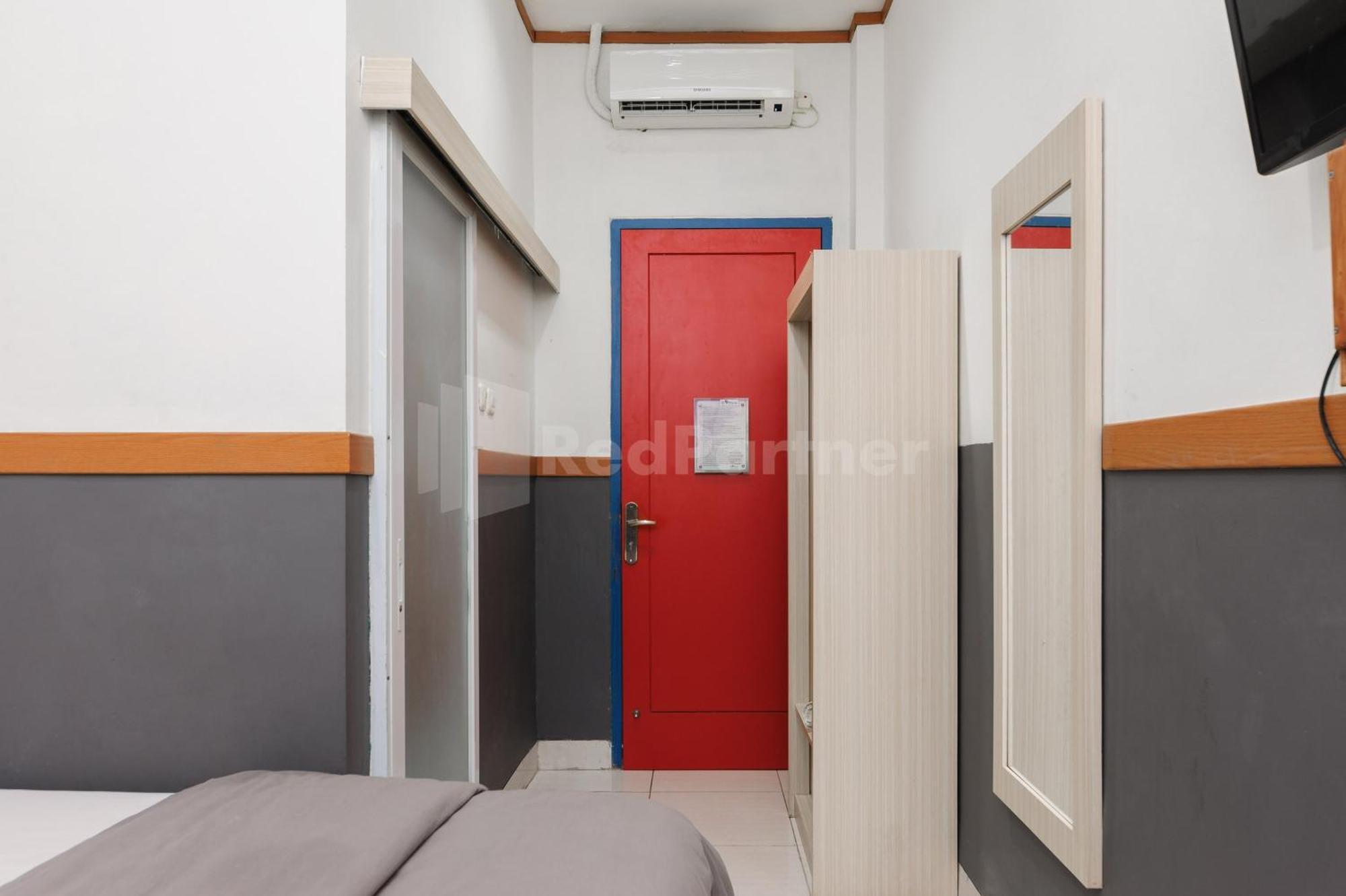 Ian Hotel Jaksa Mitra Reddoorz Джакарта Екстер'єр фото