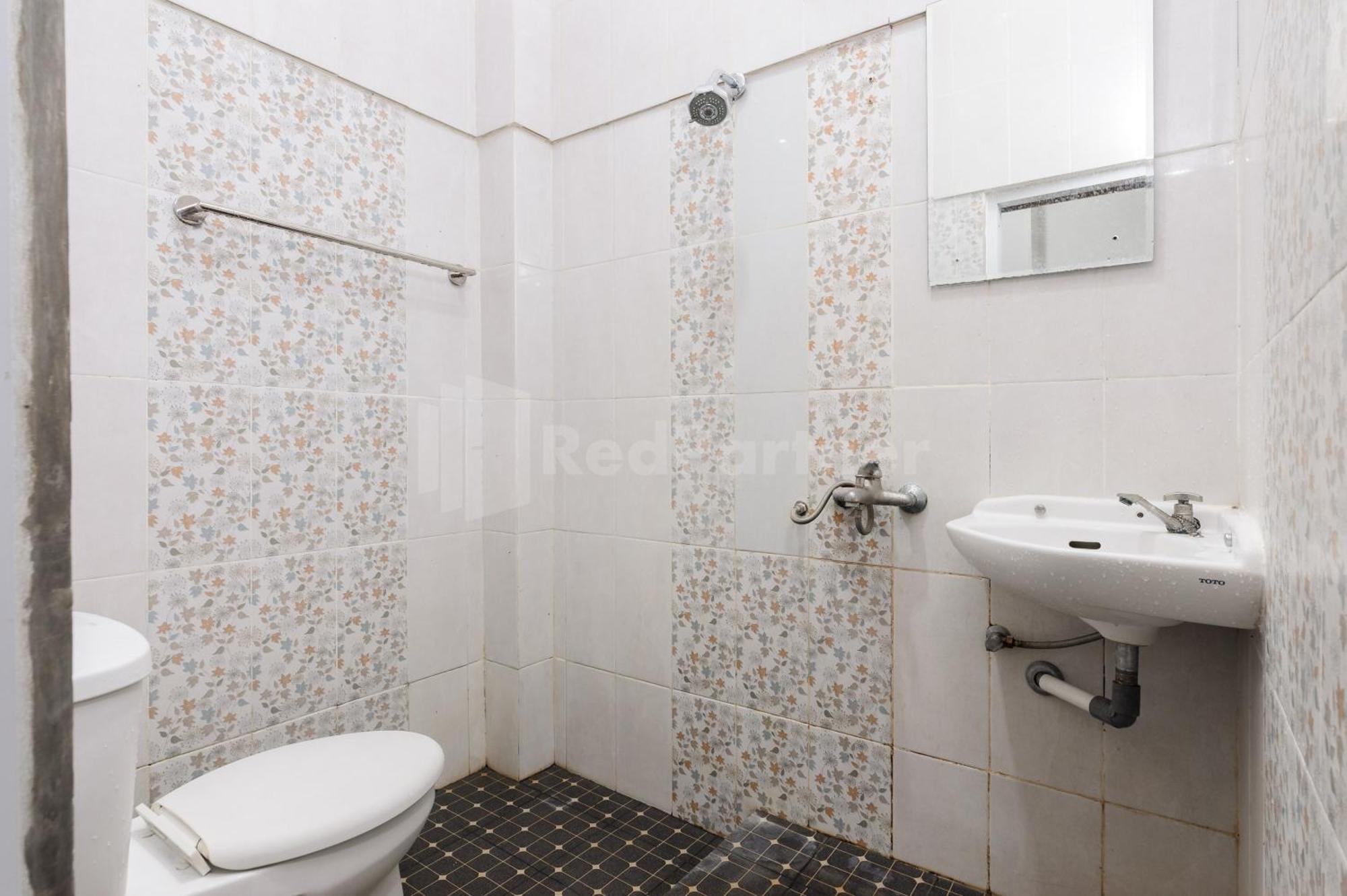 Ian Hotel Jaksa Mitra Reddoorz Джакарта Екстер'єр фото