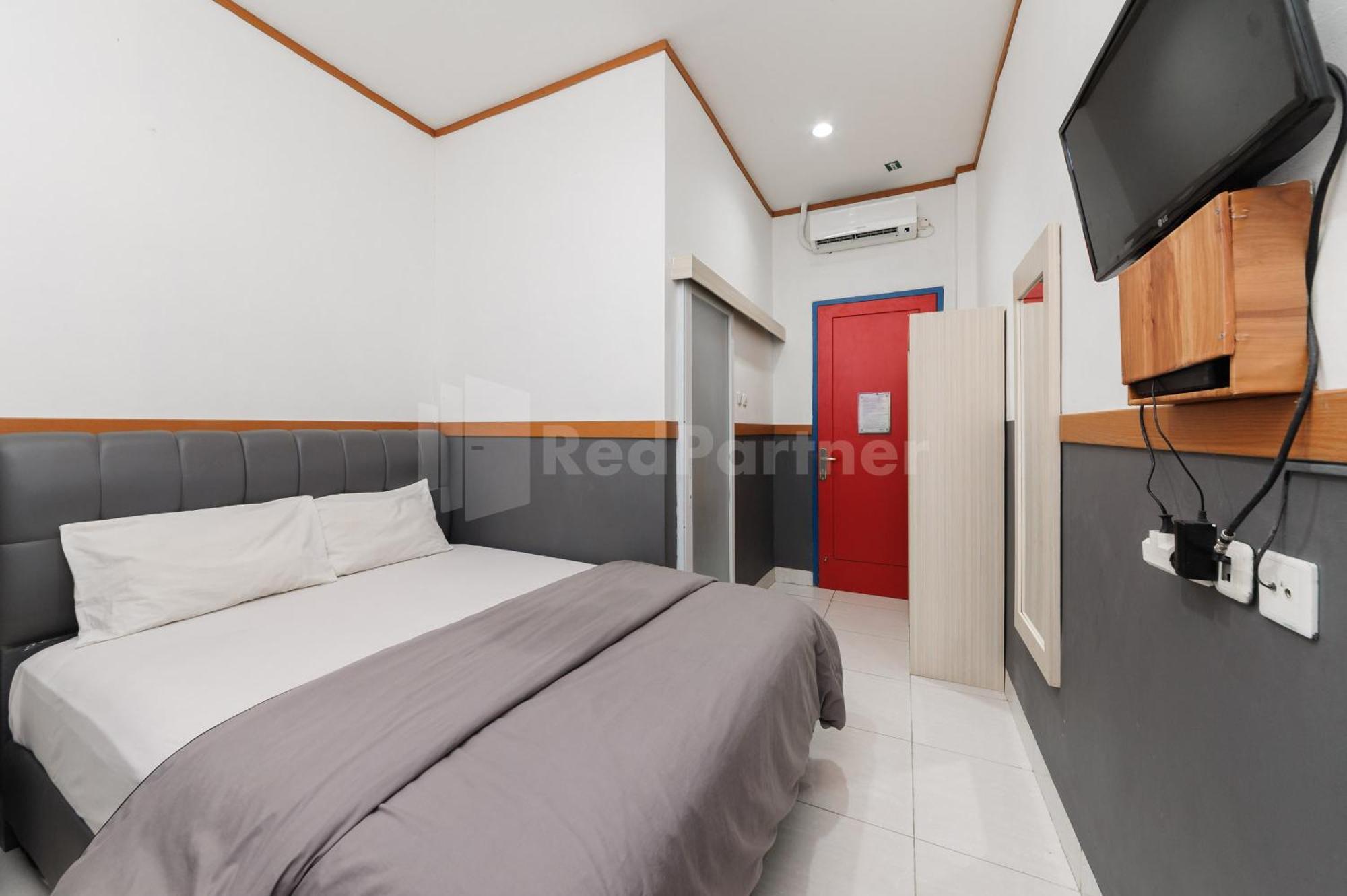 Ian Hotel Jaksa Mitra Reddoorz Джакарта Екстер'єр фото