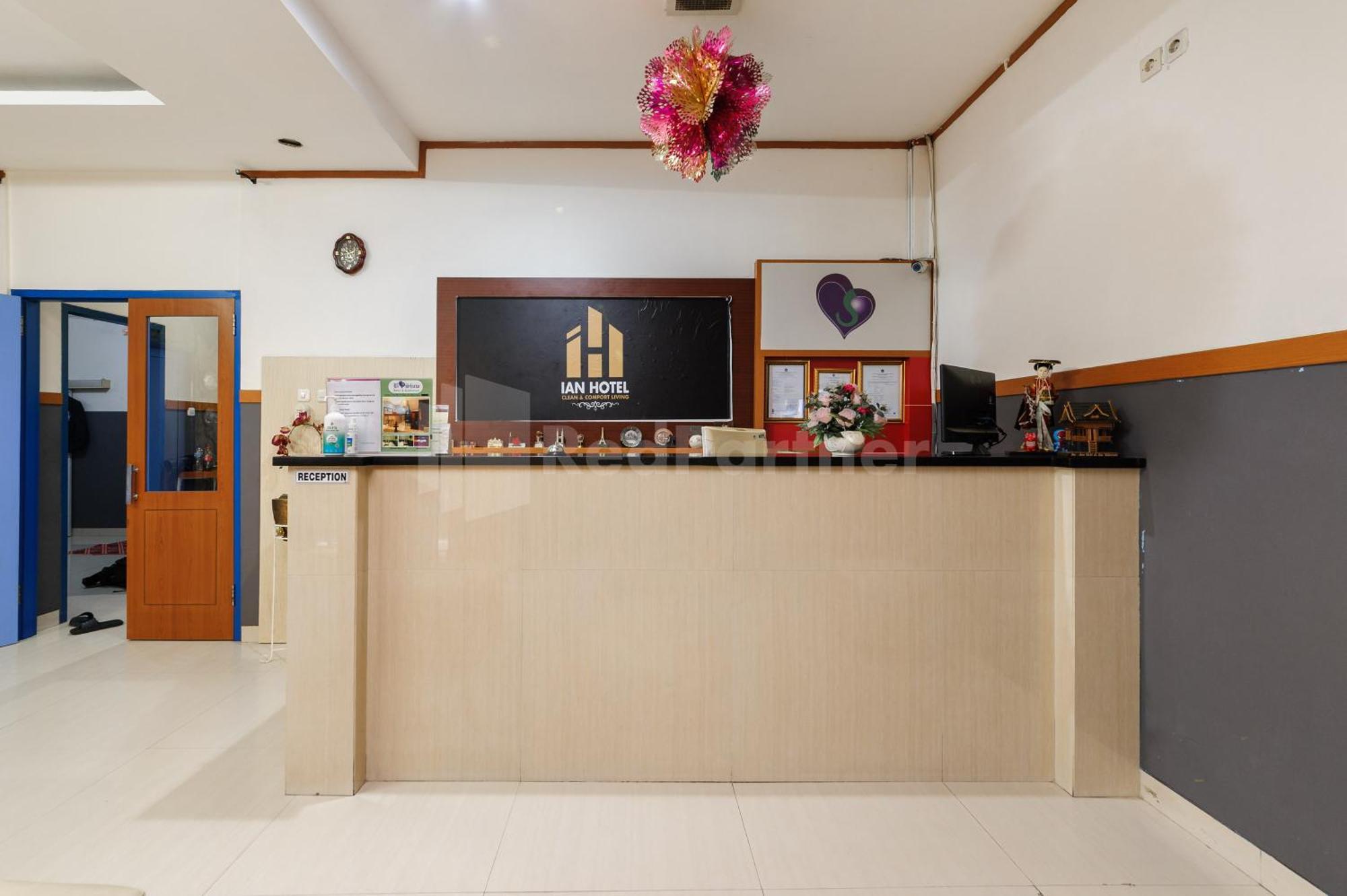 Ian Hotel Jaksa Mitra Reddoorz Джакарта Екстер'єр фото