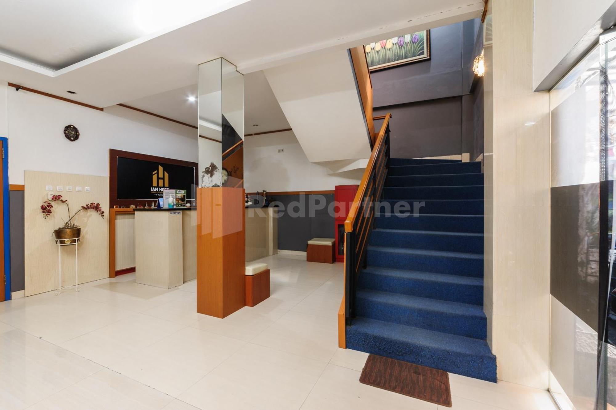 Ian Hotel Jaksa Mitra Reddoorz Джакарта Екстер'єр фото