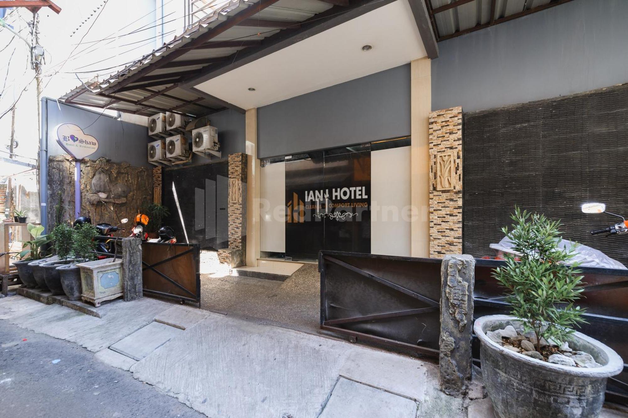 Ian Hotel Jaksa Mitra Reddoorz Джакарта Екстер'єр фото