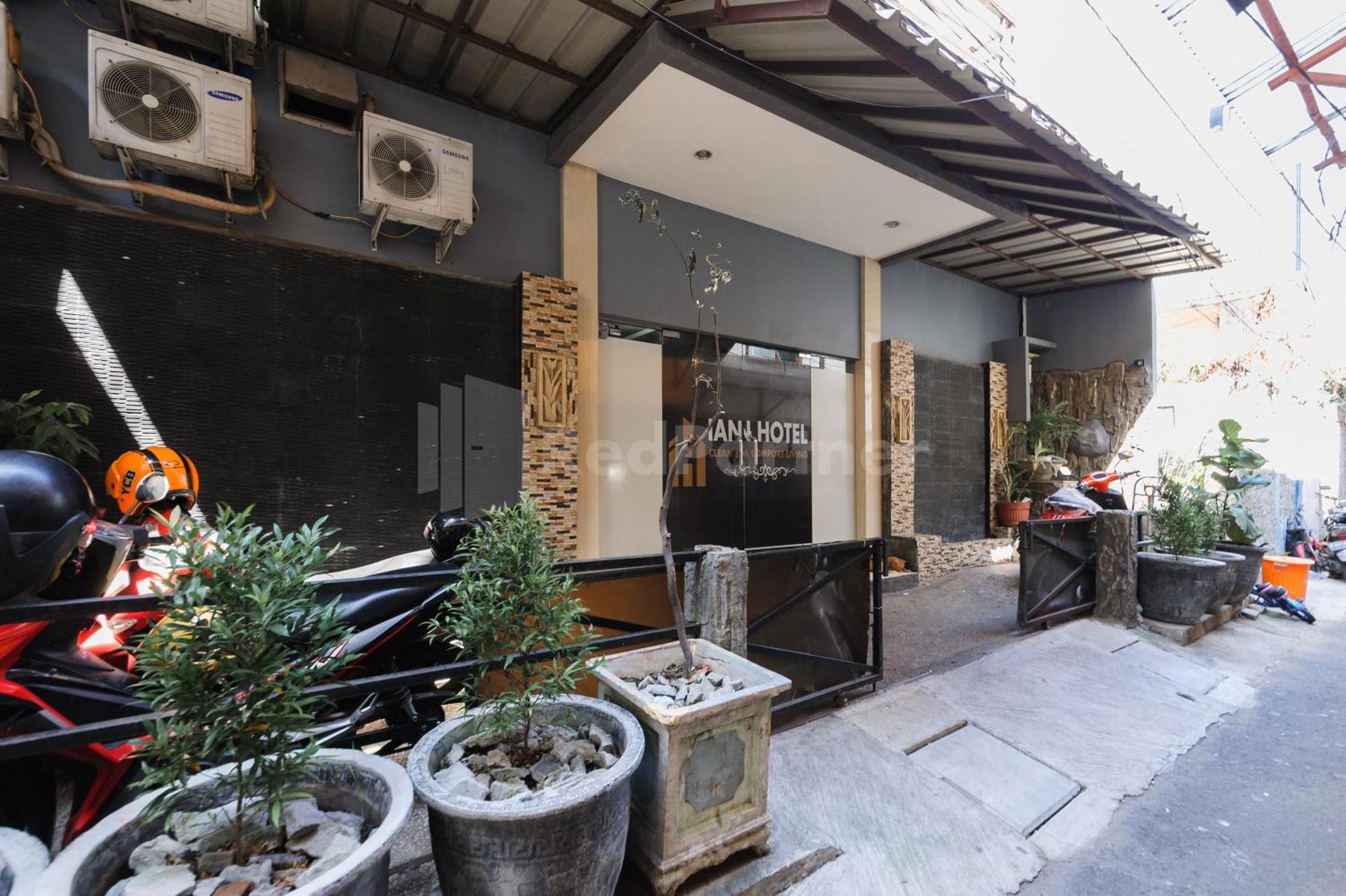 Ian Hotel Jaksa Mitra Reddoorz Джакарта Екстер'єр фото