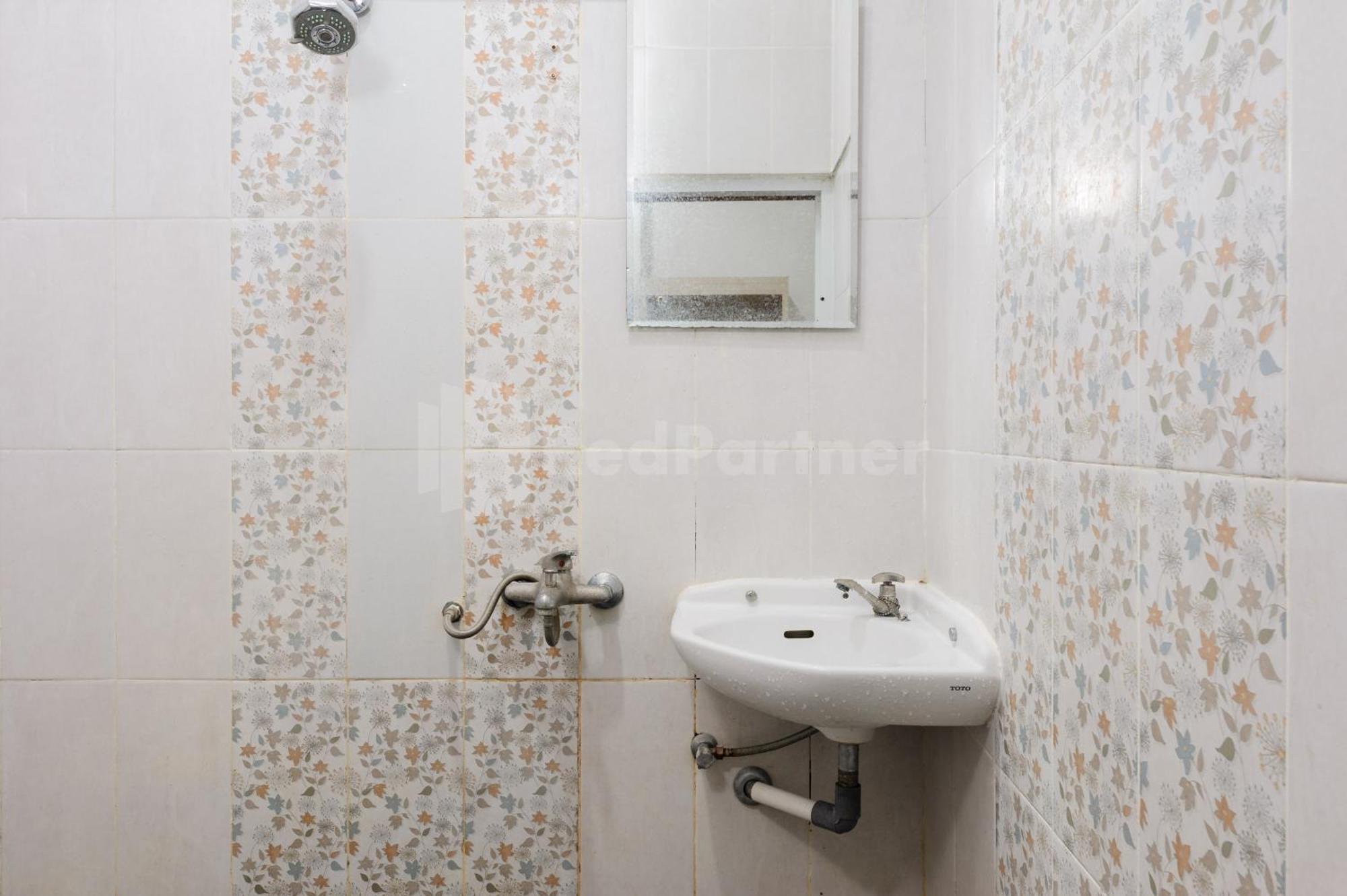 Ian Hotel Jaksa Mitra Reddoorz Джакарта Екстер'єр фото